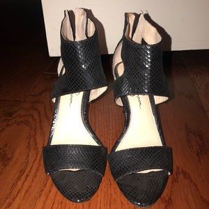 Jessica Simpson Black snakeskin heels
